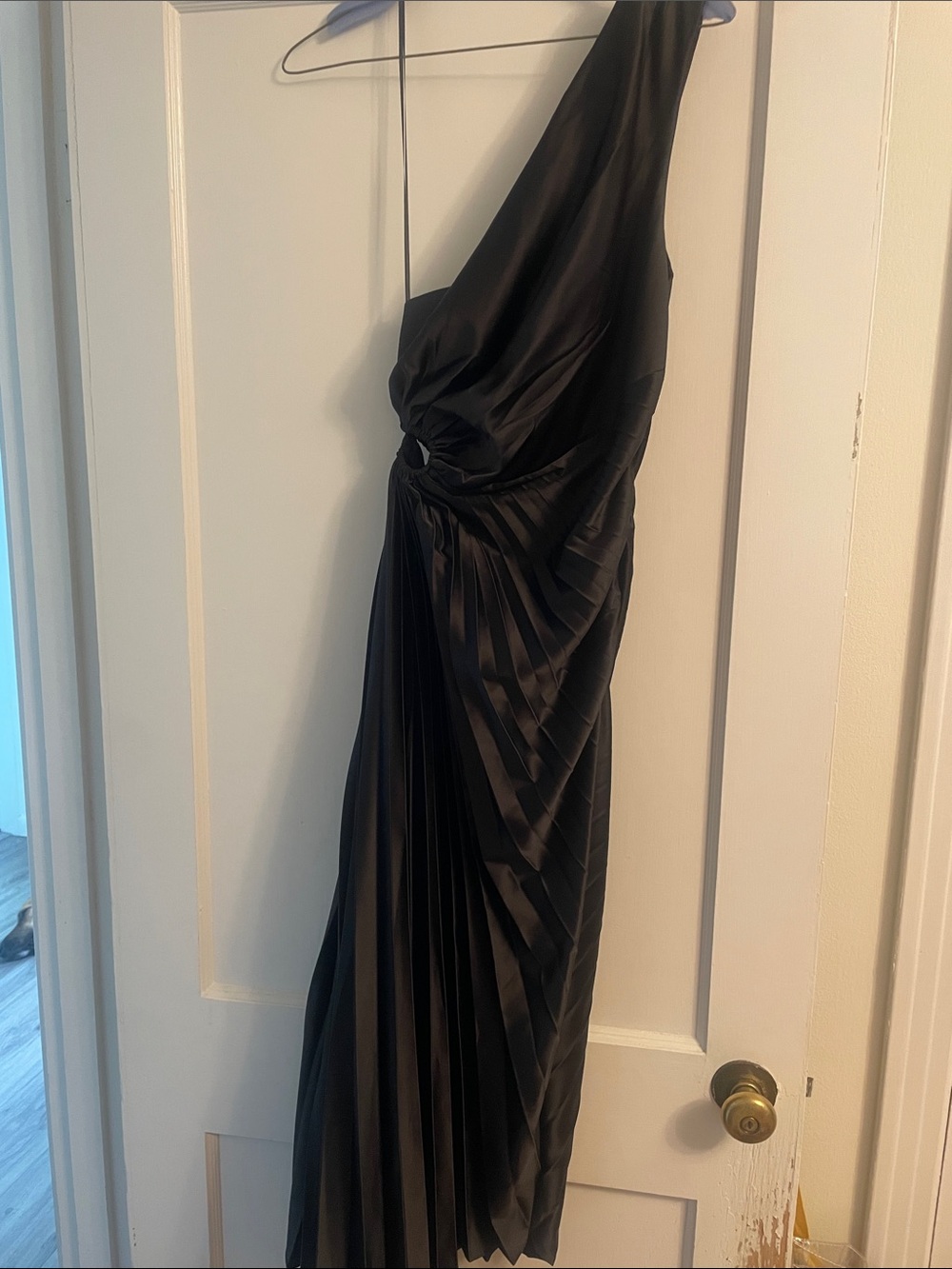 Elegant Black One-Shoulder Pleated Evening Dress